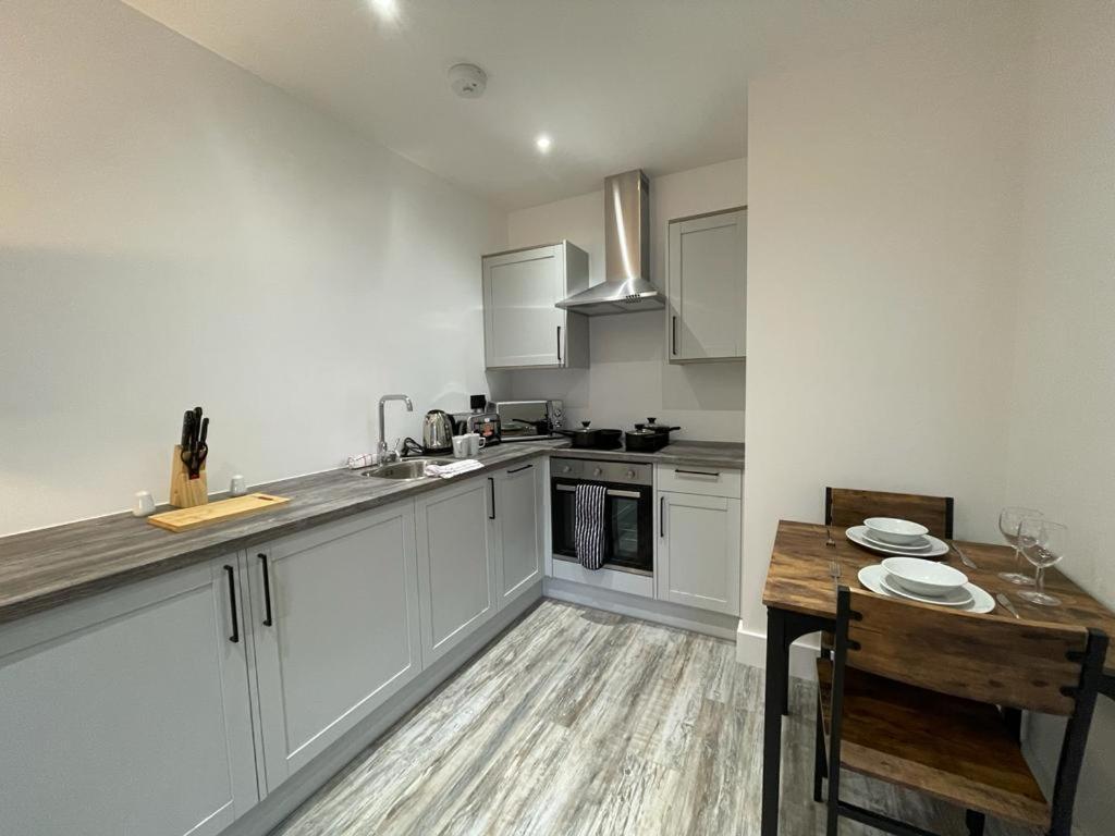 Kingsbridge Point - Cosy One Bed Apartments Near Town Centre, Swindon Eksteriør bilde