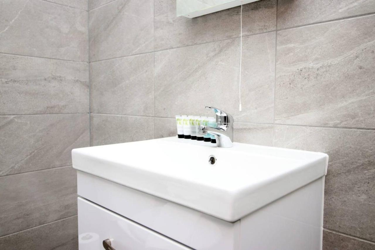 Kingsbridge Point - Cosy One Bed Apartments Near Town Centre, Swindon Eksteriør bilde