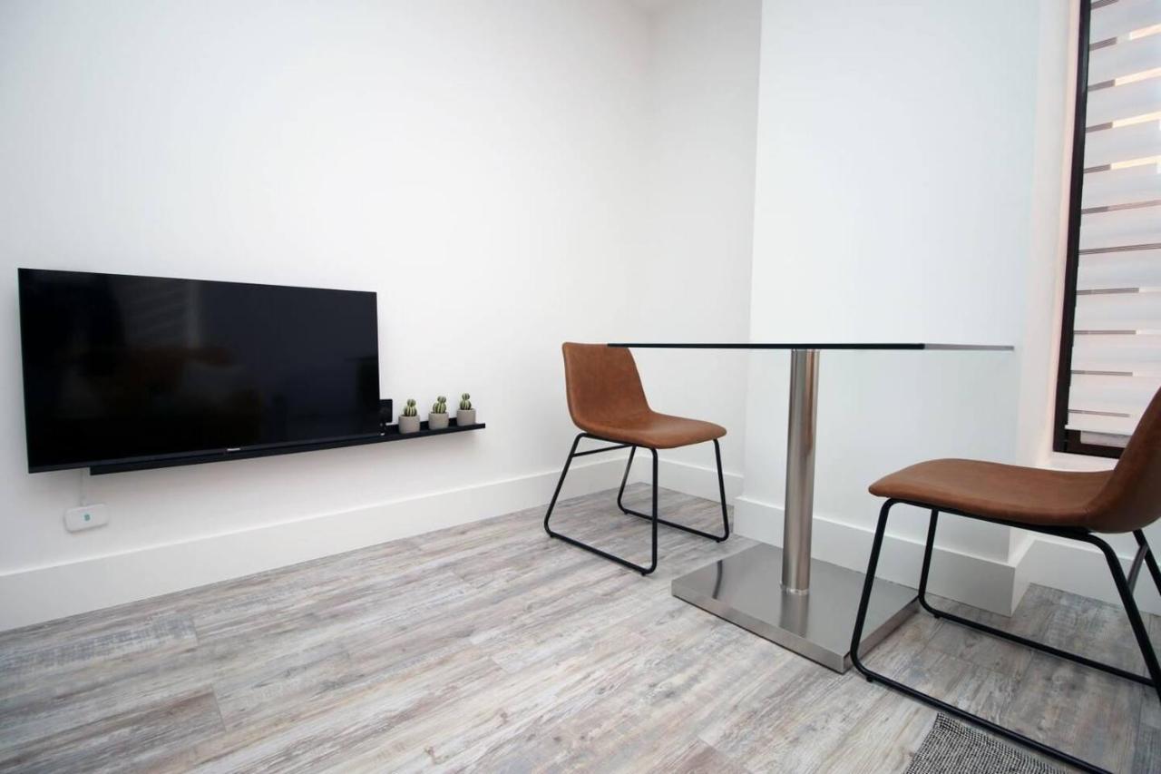 Kingsbridge Point - Cosy One Bed Apartments Near Town Centre, Swindon Eksteriør bilde